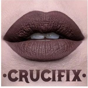 Offers welcomed BNIB UNOPENED authentic Kat Von D